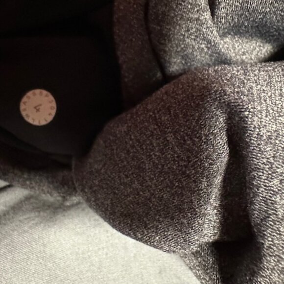 LUlulemon On the FLy pants size 4 - Picture 2 of 3